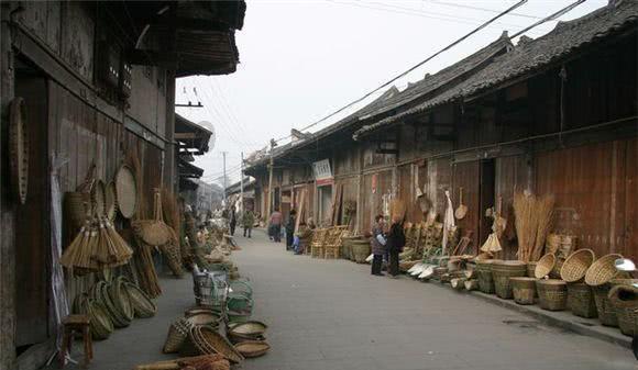 为什么旅途中的情侣或夫妇经常会吵架或打架呢？游戏画面
